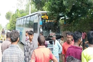 সাতসকালে বাসচাপায় প্রা ণ গেল শাশুড়ি-পুত্রবধূর