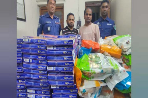 জৈন্তাপুরে টুরিস্ট বাসে তল্লাশী চালিয়ে  ভা র তী য় পণ্যসহ আ ট ক- ২
