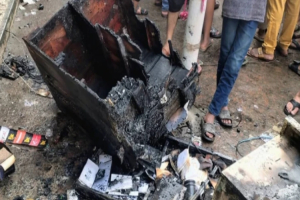 কিশোরগঞ্জে মার্কেটে আ গু ন: মোবাইল ও ঔষধসহ বিপুল মালামাল পু*ড়ে ছাই