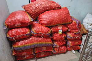 ২০ বস্তা ভার*তীয় পেঁয়াজ ও ২টি রেজিস্ট্রেশনবিহীন সিএনজি আট*ক, ৩ জন গ্রেফ*তার