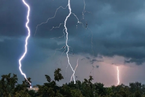 সিলেট বিভাগের ৪ জেলায় বজ্রঝ*ড়ের আভাস