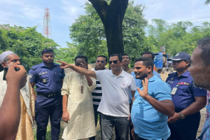 হাওর পরিদর্শনে এমপি কামরুজ্জামান কামরুল