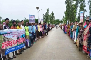 জাফলং এ চা-বাগান রক্ষার দাবিতে মা ন ব ব ন্ধ ন