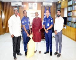  দুই টাকার শিক্ষকের পাশে জেলা পুলিশ