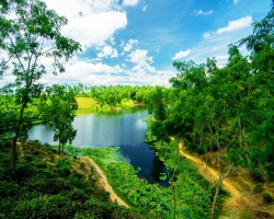 প্রকৃতির অপরূপ লীলাভূমি কমলগঞ্জের ‘মাধবপুর লেক’