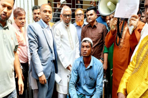 জৈন্তাপুরে উপকারভোগীদের মাঝে সহায়তা বিতরণ করলেন আরিফুল হক চৌধুরী