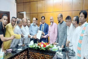 নির্ধারিত সময়ে চেম্বার নির্বাচন দেওয়ার দাবিতে স্মারকলিপি