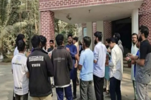 শাকসু নির্বাচন দাবিতে শাবিপ্রবিতে ফের বিক্ষোভ–প্রশাসনিক ভবনের সামনে  অবস্থান