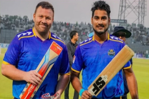 ওপেনারদের তাণ্ডবে উড়ে গেল ঢাকা , ১০ উইকেটের দাপুটে জয়ে চট্টগ্রামের রাজকীয় প্রত্যাবর্তন