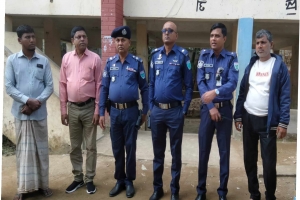 লাখাইয়ে ভোট কেন্দ্র পরিদর্শন করেন অতিরিক্ত পুলিশ সুপার