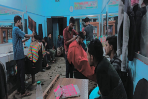 শেষ মুহূর্তের সাজে সেলুনগুলোতে উপচে পড়া ভিড়
