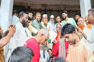 তামাবিল স্থল বন্দরে শ্রমিকদের মাঝে প্রবাসী কল্যাণ মন্ত্রীর ১৫ টন চাল বিতরণ তামাবিল স্থল বন্দরে শ্রমিকদের মাঝে প্রবাসী কল্যাণ মন্ত্রীর ১৫ টন চাল বিতরণ