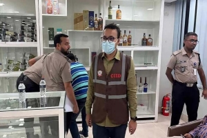 সালমান মুক্তাদিরের শ্বশুরের চারটি ম'দের গুদাম সিলগালা সালমান মুক্তাদিরের শ্বশুরের চারটি ম'দের গুদাম সিলগালা