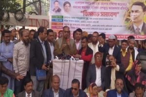 বাংলাদেশ থেকে ভারত বস্তা বস্তা টাকা লু ট করেছে: দুদু