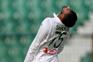 নিরাপত্তার অভাবে দেশে ফেরা হচ্ছে না সাকিবের