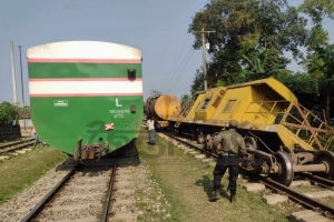 মাধবপুরে তেলবাহী ট্রেনের বগি লাইনচ্যুত  