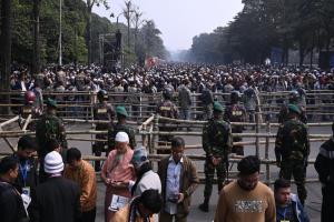 খালেদা জিয়াকে বিদায় জানাতে লাখো মানুষের ঢল