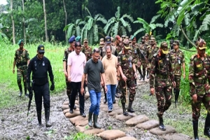 বিস্তীর্ণ জঙ্গলে সেনাবাহিনীর গ্রীষ্মকালীন মহড়া পরিদর্শন করলেন প্রধানমন্ত্রী
