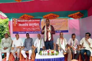 চালিবন্দর বিষহরি মন্দিরে কাইয়ুম চৌধুরী ও আবুল কাহের শামীমকে সংবর্ধনা চালিবন্দর বিষহরি মন্দিরে কাইয়ুম চৌধুরী ও আবুল কাহের শামীমকে সংবর্ধনা