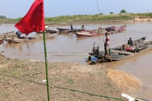 ছাতকে তিন রাতে কোটি টাকার বালু উত্তোলনের অ*ভি যোগ ছাতকে তিন রাতে কোটি টাকার বালু উত্তোলনের অ*ভি যোগ