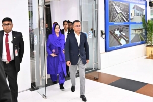 নিউইয়র্কের পথে প্রধানমন্ত্রী নিউইয়র্কের পথে প্রধানমন্ত্রী