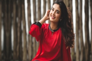 রাজের ‘ফিরে আসার গল্প’-এ তটিনী, প্রকাশ পেল প্রথম লুক রাজের ‘ফিরে আসার গল্প’-এ তটিনী, প্রকাশ পেল প্রথম লুক