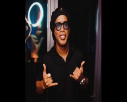 ঢাকায় পা রাখলেন বিশ্বকাপজয়ী রোনালদিনহো