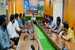 গোলাপগঞ্জ প্রেসক্লাবের নবনির্বাচিত কমিটির সঙ্গে ইউএনওর মতবিনিময় গোলাপগঞ্জ প্রেসক্লাবের নবনির্বাচিত কমিটির সঙ্গে ইউএনওর মতবিনিময়