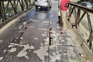 গোলাপগঞ্জের মীরগঞ্জ-ভাদেশ্বর সড়ক  ঝুঁকিপূর্ণ সেতুর ওভারব্রিজ  বড় দুর্ঘটনার আশঙ্কা