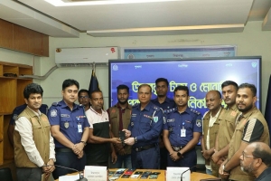 হবিগঞ্জে ৮ লাখ ৬১ হাজার টাকা ও ৩১ মোবাইল উ*দ্ধার হবিগঞ্জে ৮ লাখ ৬১ হাজার টাকা ও ৩১ মোবাইল উ*দ্ধার