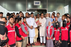 বদরুজ্জামান সেলিমকে উষ্ণ সংবর্ধনা বদরুজ্জামান সেলিমকে উষ্ণ সংবর্ধনা