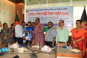 দারিদ্রতা যেন কোনো শিশুর শিক্ষাজীবনের প্রতিবন্ধক না হয়- আব্দুল কাইয়ুম চৌধুরী দারিদ্রতা যেন কোনো শিশুর শিক্ষাজীবনের প্রতিবন্ধক না হয়- আব্দুল কাইয়ুম চৌধুরী