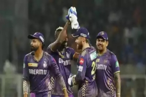 আইপিএলে প্রথম দল হিসেবে প্লে-অফে কলকাতা