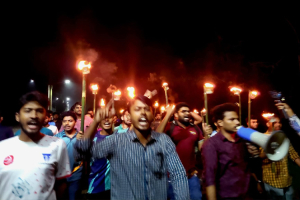বাকৃবি ও চবিতে হা ম লা র প্রতিবাদে শাবিপ্রবিতে ম*শাল মি ছি ল