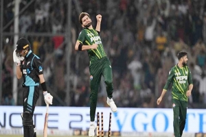 শেষ ওভারে নিউজিল্যান্ডকে হারিয়ে সমতায় সিরিজ শেষ করল পাকিস্তান