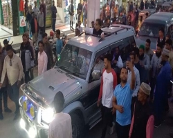 হাজার মানুষের ভালোবাসায় সিক্ত বিমান প্রতিমন্ত্রী