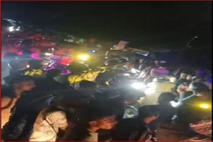 কারেন্ট চাই’ স্লোগানে তামাবিল সড়ক অ*বরোধ