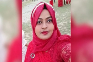 স্কুলশিক্ষিককে অ স্ত্রে র মুখে হাত-মুখ বেঁধে ছি ন তা ই স্কুলশিক্ষিককে অ স্ত্রে র মুখে হাত-মুখ বেঁধে ছি ন তা ই