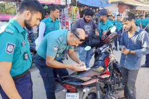সিলেটে অবৈধ যানবহানের বিরুদ্ধে ক*ঠো*র পুলিশ