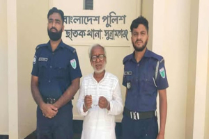 ছাত‌কে বিতর্কিত ইউপি চেয়ারম‌্যান গ্রে প্তা র