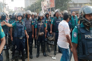 সিলেটে ক*ঠো*র অবস্থানে পুলিশ