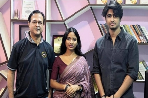 কোটা আ ন্দো ল নে র সেই ভাইরাল কন্যা এবার গানের মডেল