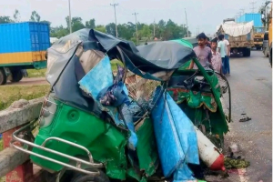 মাধবপুরে সড়ক দু'র্ঘটনায় আ'হত ৩ মাধবপুরে সড়ক দু'র্ঘটনায় আ'হত ৩