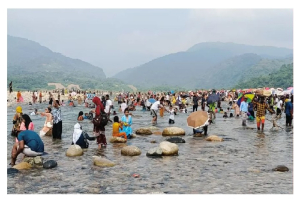 ঈদের ছুটিতে বাঁধনহারা সিলেট