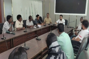 নোয়াপাড়া চা বাগানের সংকট নিরসনে ইউএনওর বৈঠক, সোমবার থেকে কাজে ফেরার আশাবাদ নোয়াপাড়া চা বাগানের সংকট নিরসনে ইউএনওর বৈঠক, সোমবার থেকে কাজে ফেরার আশাবাদ
