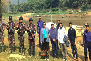 জৈন্তাপুরে  প্রশাসনের  দুইটি অ ভি যা নে ৩জনকে বিনাশ্রম কা রা দ ণ্ড  ১৫টি নৌকা ধ্বং স