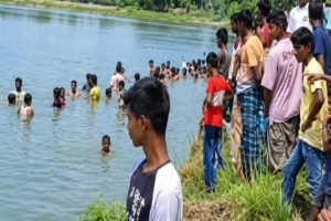 বন্ধুদের সঙ্গে গোসল করতে নেমে নদীতে ডু*বে কিশোরের মৃ*ত্যু বন্ধুদের সঙ্গে গোসল করতে নেমে নদীতে ডু*বে কিশোরের মৃ*ত্যু