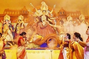 আজ দেবীর বোধন, রাত পোহালেই শুরু দুর্গোৎসব