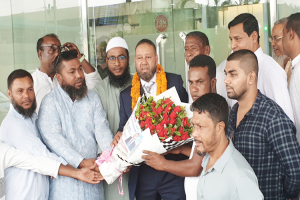 স্বৈ র শা স কে র কারণে ১০ বছর দেশের মাটিতে পা ফেলতে পারিনি