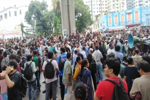 ঢাবি ও সাংস্কৃতিক পরিষদের সঙ্গে মাঠে কওমি মাদ্রাসার শিক্ষার্থীরা